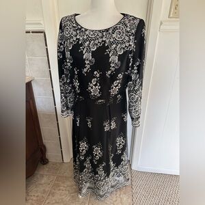 Lily & Taylor Elegant Black and White Sheath Dress with 3/4 Sleeves size 10
